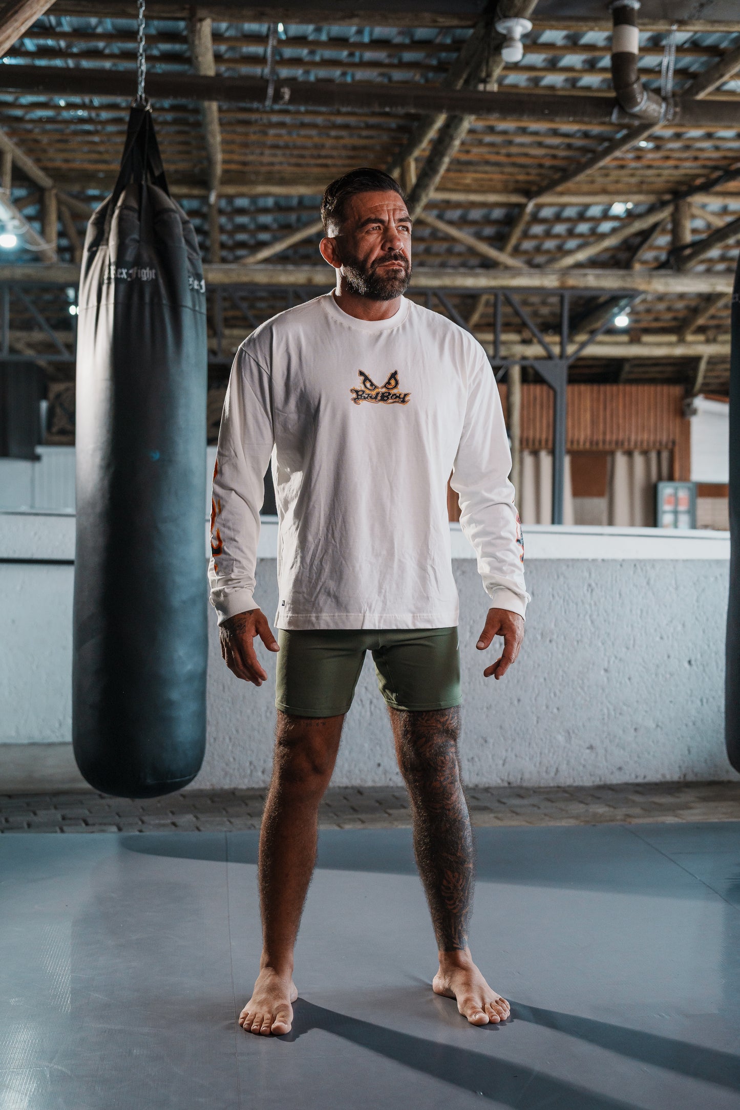 Camiseta Oversized Manga Longa Bad Boy - BUILT TO LAST