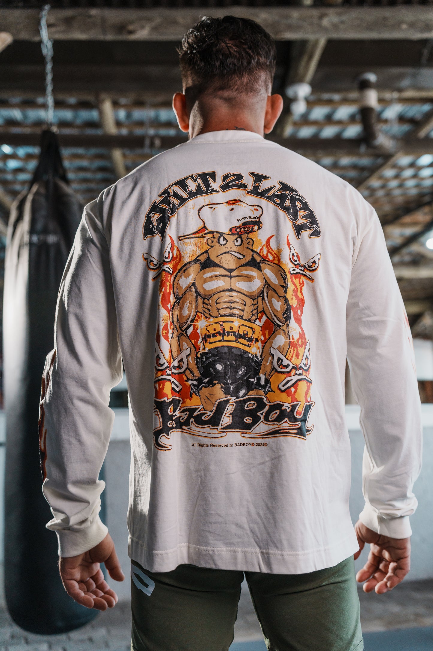 Camiseta Oversized Manga Longa Bad Boy - BUILT TO LAST