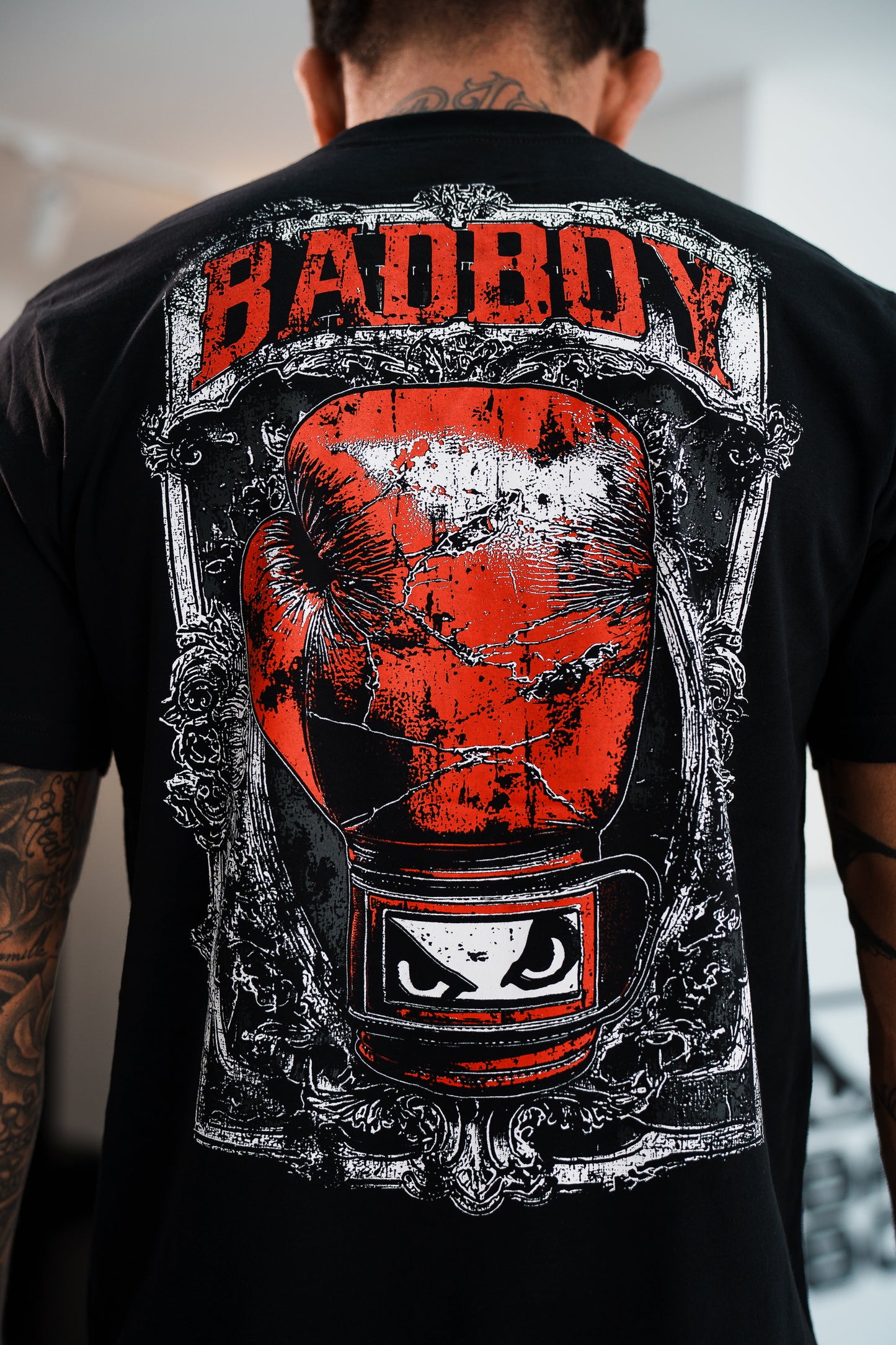 Camiseta Bad Boy Gloves