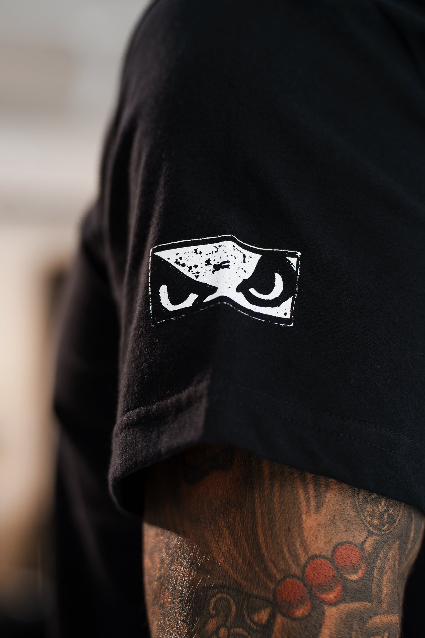 Camiseta Bad Boy Gloves